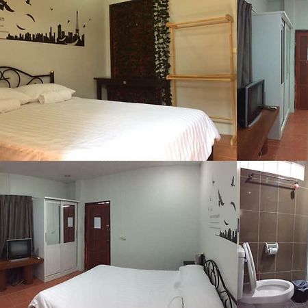Blue Moon House - A Budget Hostel For Easy Travellers Чиангмай Екстериор снимка