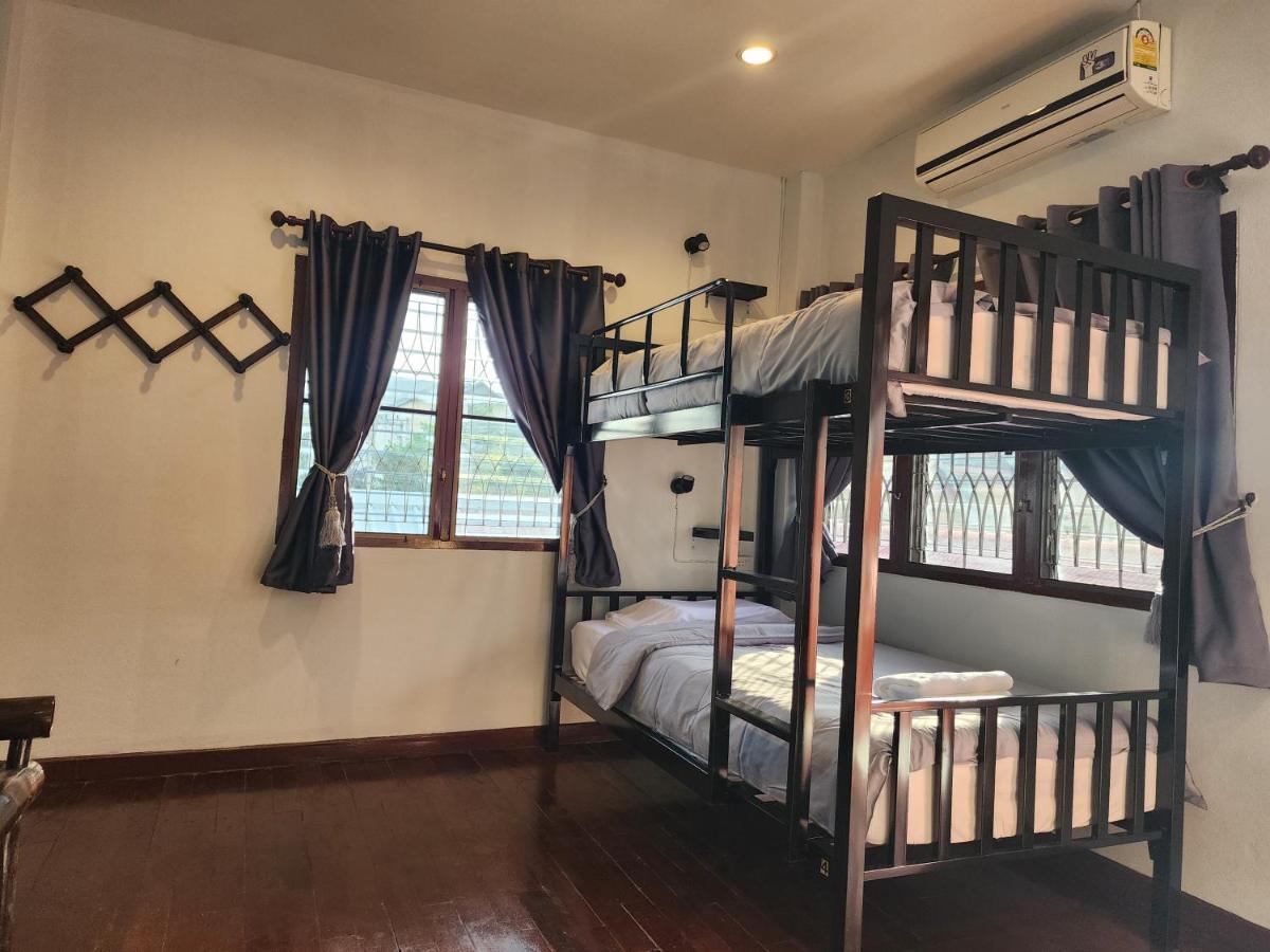 Blue Moon House - A Budget Hostel For Easy Travellers Чиангмай Екстериор снимка