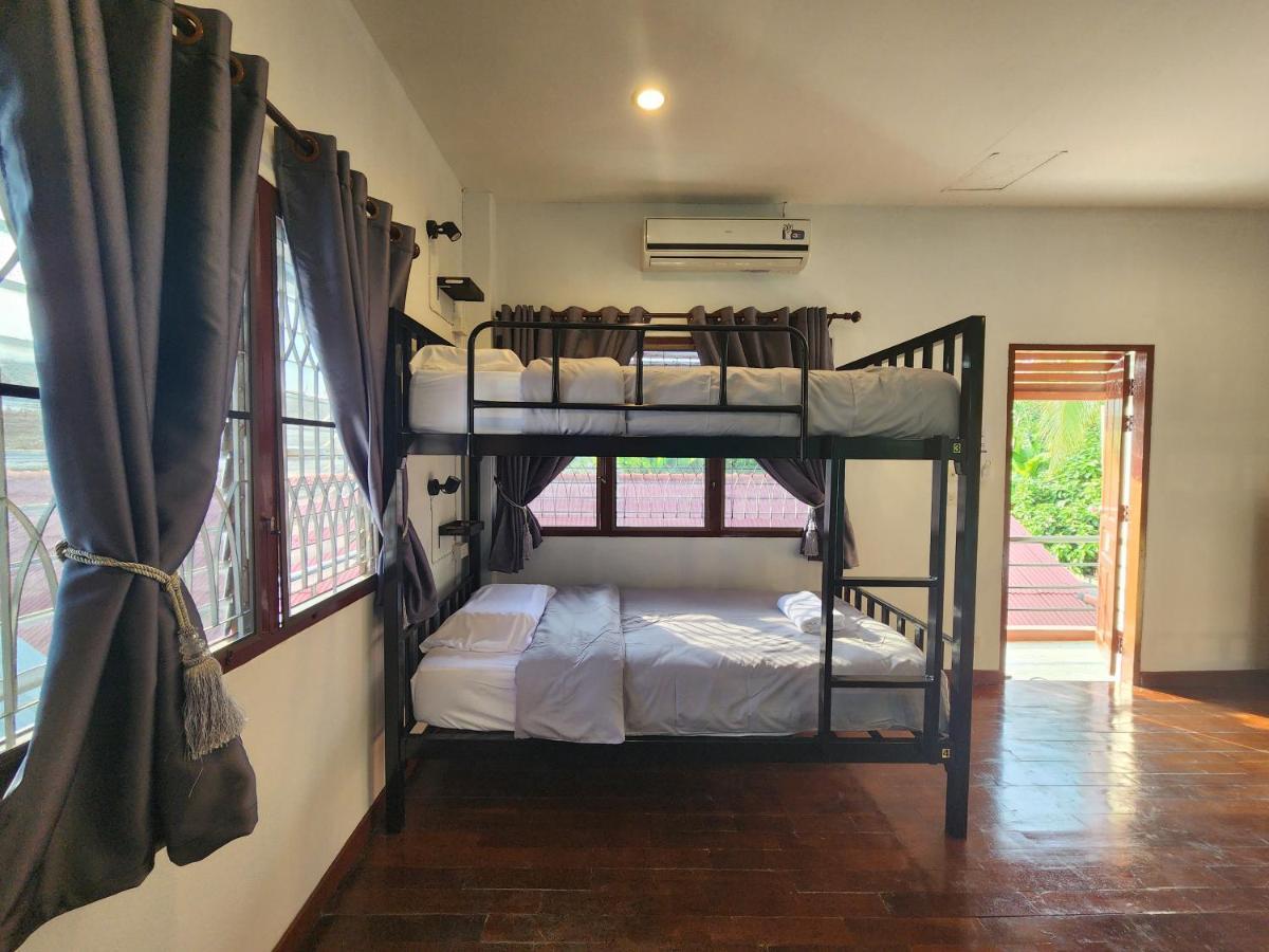 Blue Moon House - A Budget Hostel For Easy Travellers Чиангмай Екстериор снимка