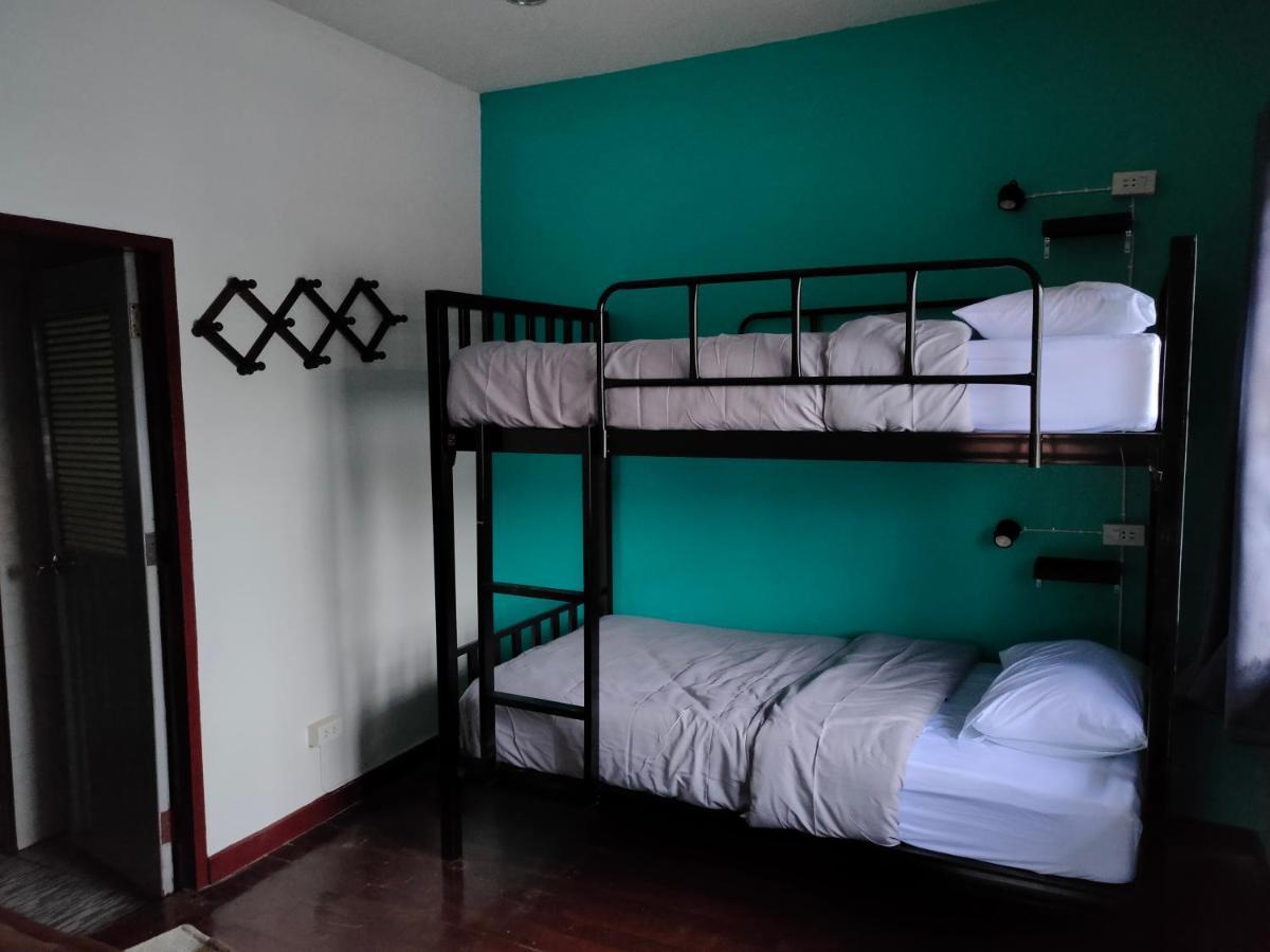 Blue Moon House - A Budget Hostel For Easy Travellers Чиангмай Екстериор снимка
