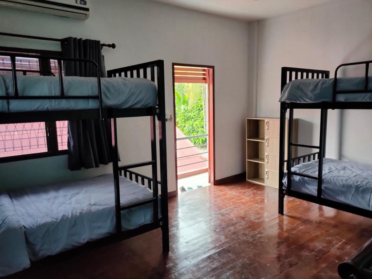 Blue Moon House - A Budget Hostel For Easy Travellers Чиангмай Екстериор снимка