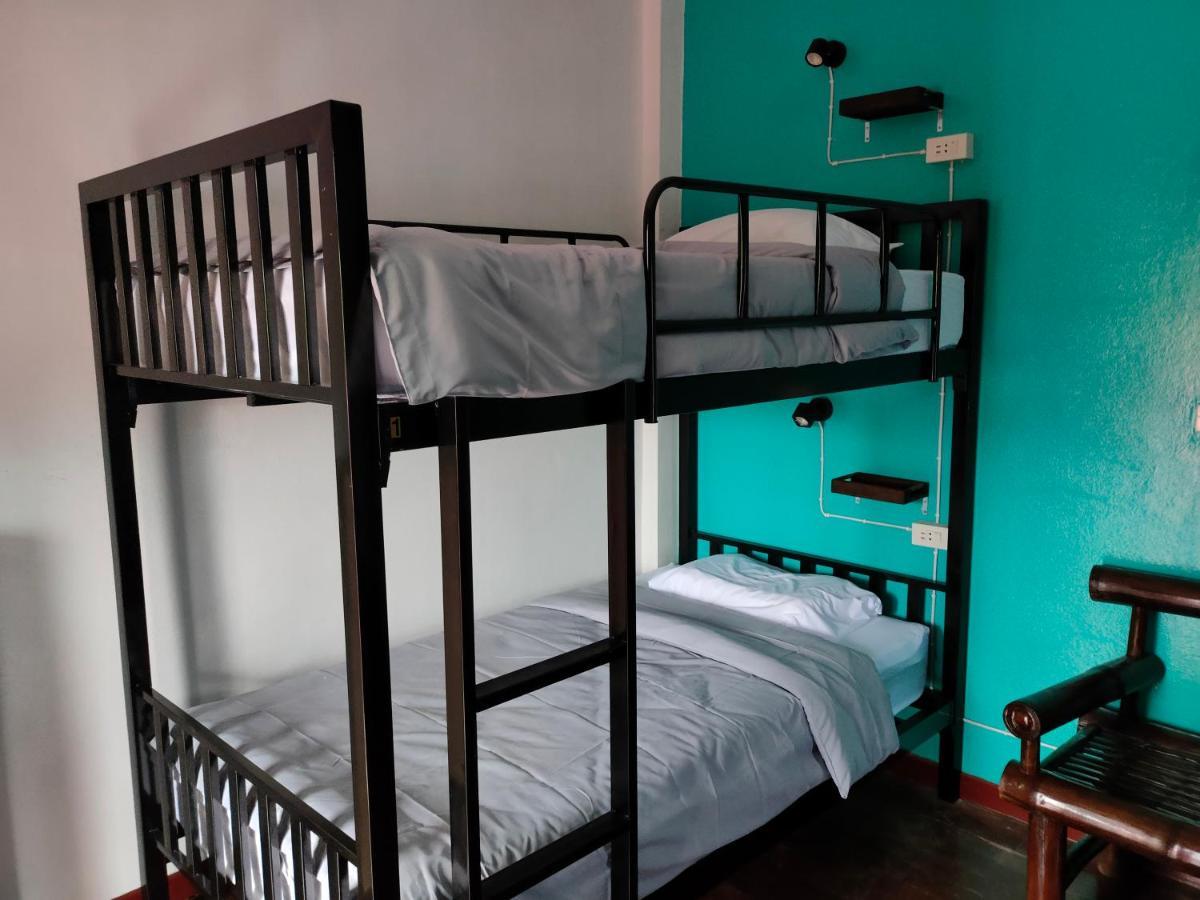 Blue Moon House - A Budget Hostel For Easy Travellers Чиангмай Екстериор снимка